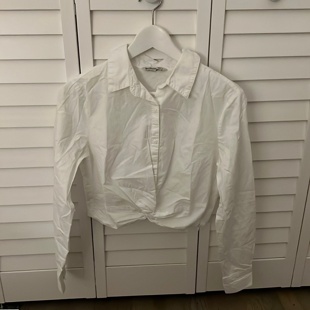 White shirt , long sleeve if there are any questions let me know